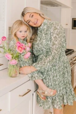 Brynley Dress In Green - FINAL SALE -Ivy City Co BrynleyGreen MothersDay SS23 03 977071