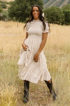 Delia Dress In Ditsy Floral -Ivy City Co DeliaDitsyFloral QuietMeadows F23 31 290998