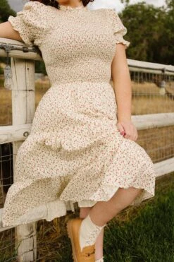 Delia Dress In Ditsy Floral -Ivy City Co DeliaDitsyFloral QuietMeadows F23 50 727229