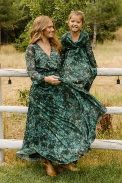 Laney Dress In Green Watercolor - FINAL SALE -Ivy City Co LaneyGreen QuietMeadows F23 08 929471
