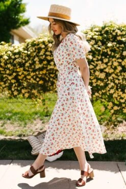 Lucy Dress In Strawberry Fields -Ivy City Co LucyStrawberryFeilds StGeorge SS23 13 853941