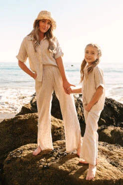 Newport Blouse -Ivy City Co NewportSet Studio Spring3 8 f3b71180 b99a 455f a317 d460eba640e5