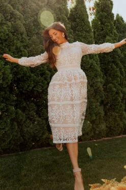 Sicily Dress - Champagne Lining -Ivy City Co Sicily LIfestye Restock24 1