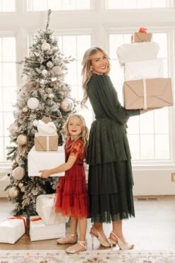 Cosette Dress In Green - FINAL SALE 6 Cosette Dress In Green - FINAL SALE -Ivy City Co WEB IVYCITY DRESSES HOLIDAY20213 2 730693