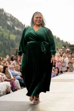 Andie Dress In Emerald Velvet - FINAL SALE -Ivy City Co andieemerald 1 2 309033