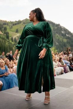 Andie Dress In Emerald Velvet - FINAL SALE -Ivy City Co andieemerald 3 2 246270